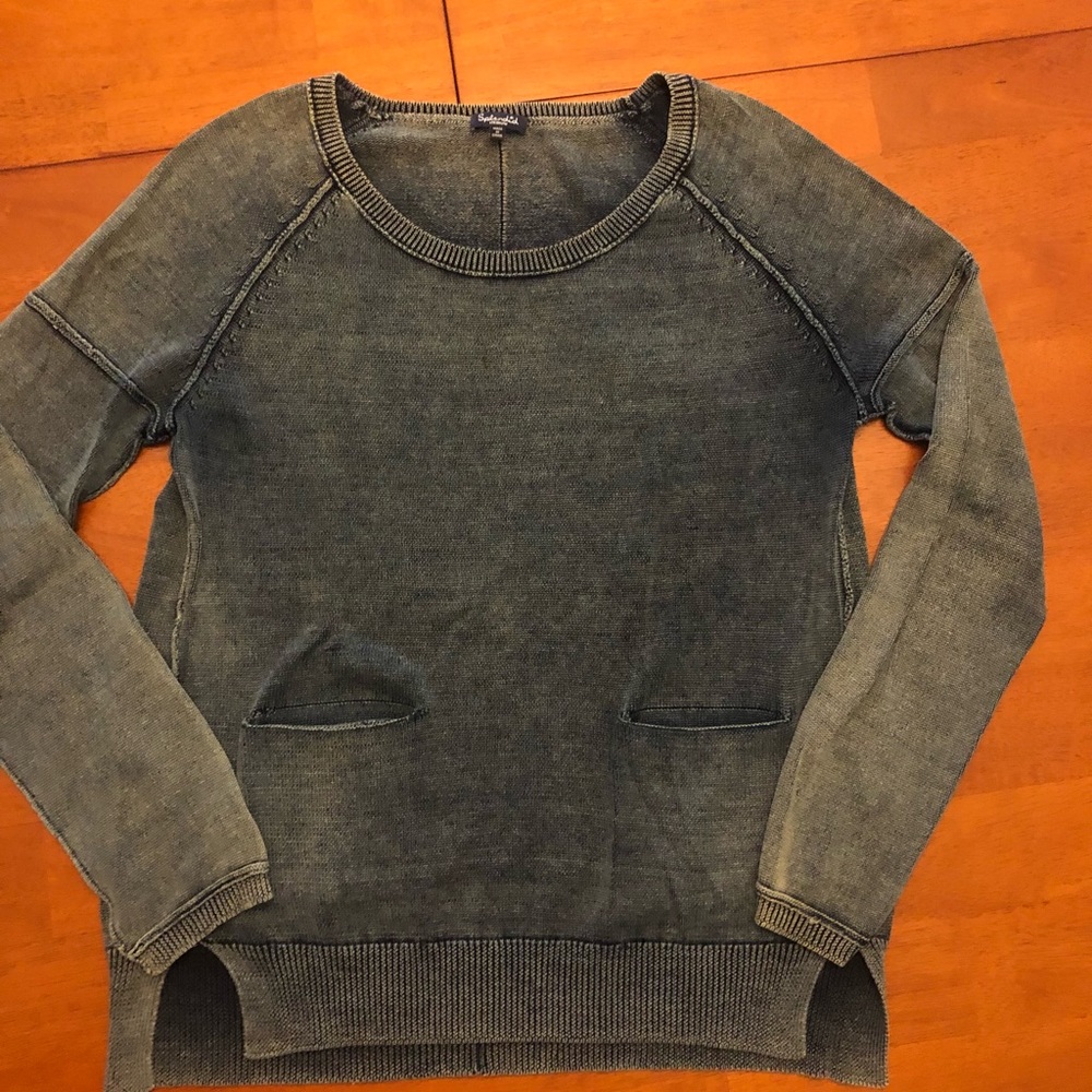 Splendid pullover cotton sweater, size medium. Denim shades of blue.